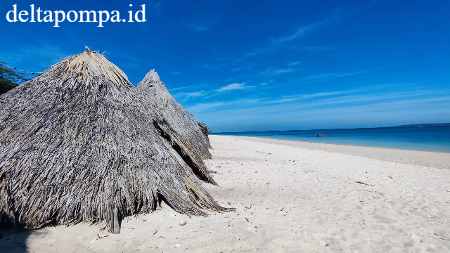 Menyelami Pesona Pantai Tablolong